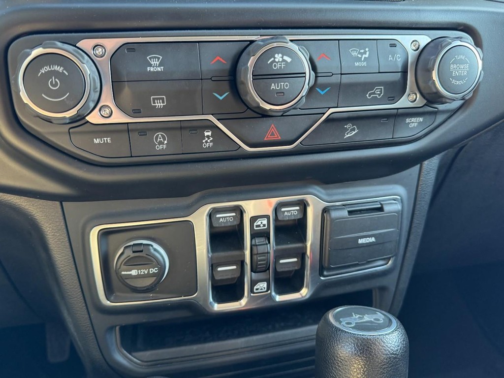 Jeep Wrangler Unlimited Vehicle Full-screen Gallery Image 18