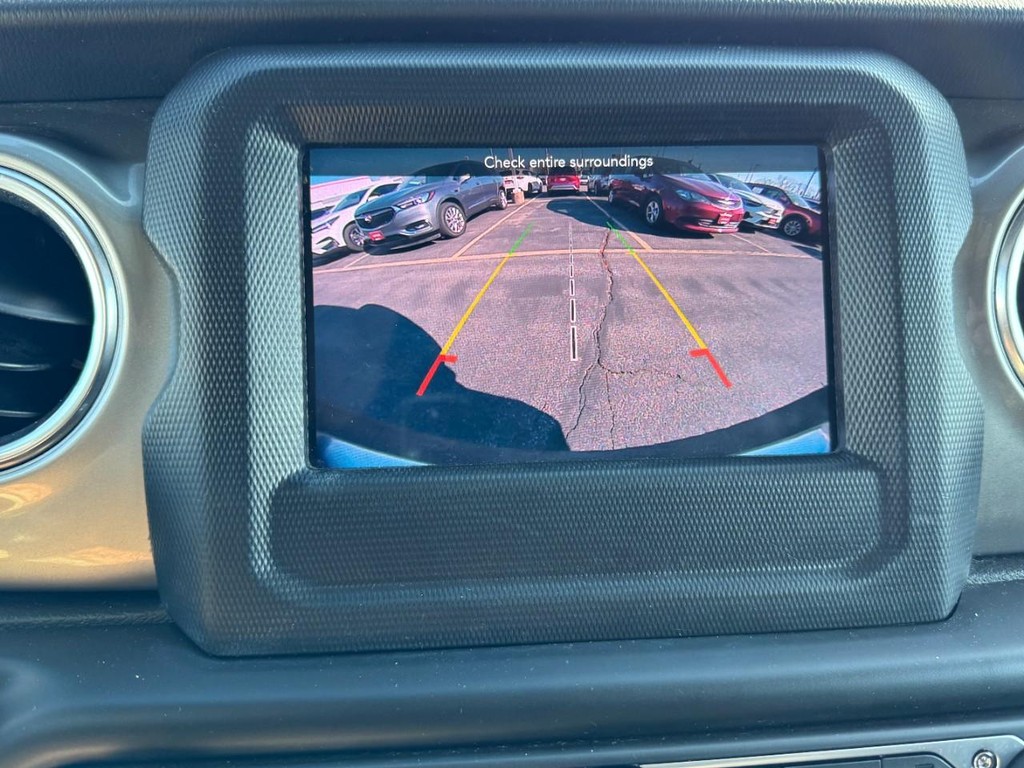 Jeep Wrangler Unlimited Vehicle Full-screen Gallery Image 20