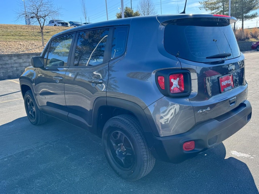 Jeep Renegade Vehicle Full-screen Gallery Image 05