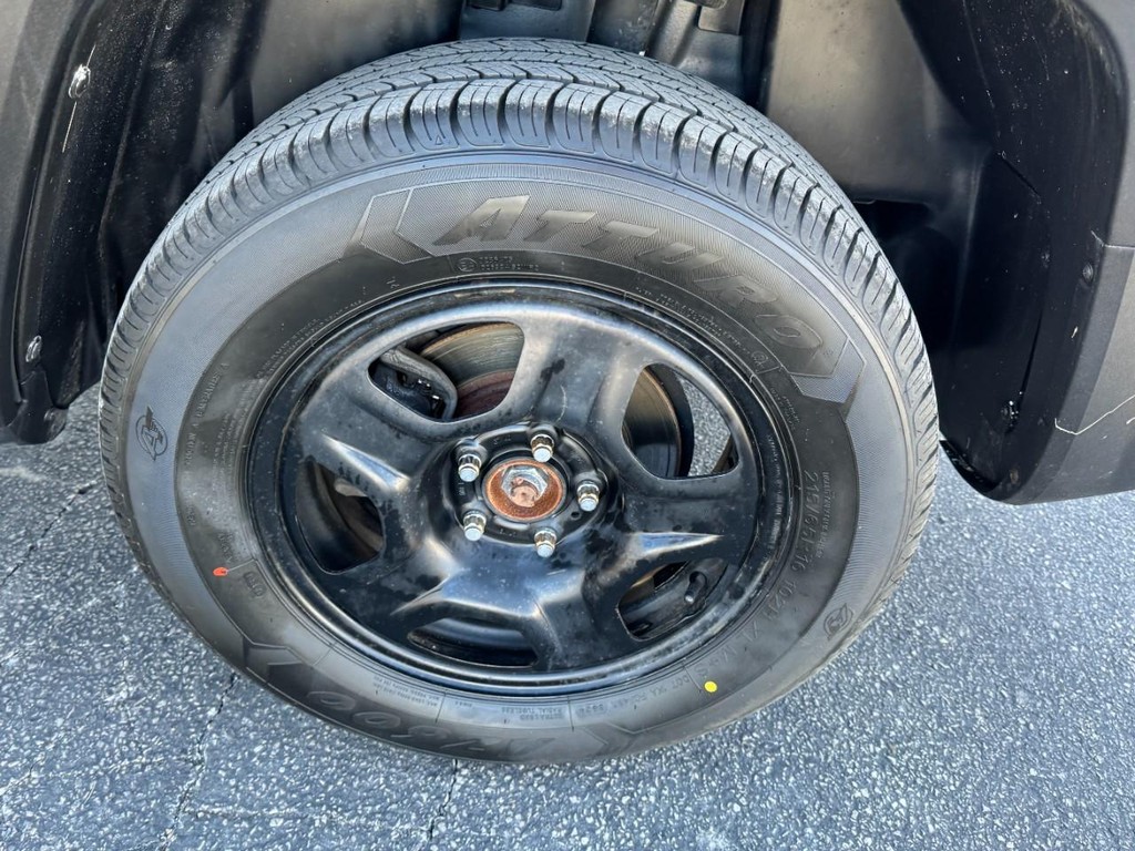 Jeep Renegade Vehicle Full-screen Gallery Image 07