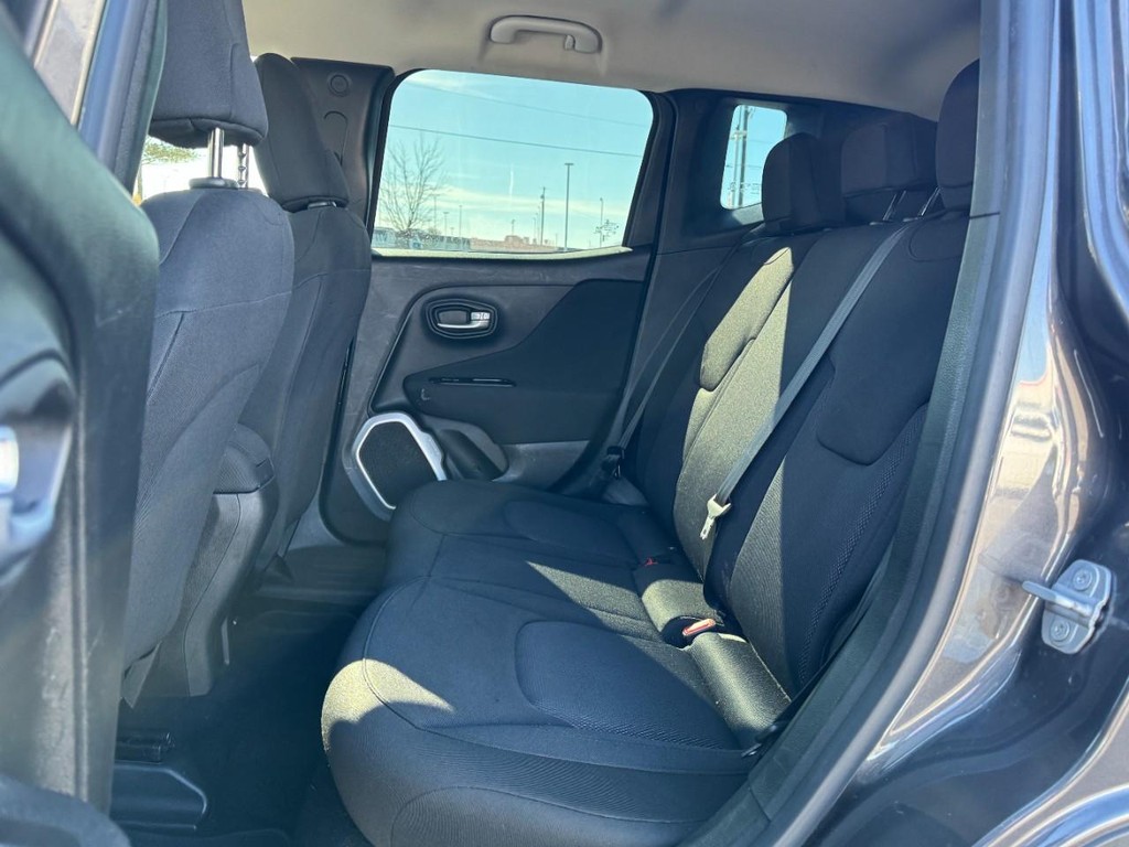 Jeep Renegade Vehicle Full-screen Gallery Image 10