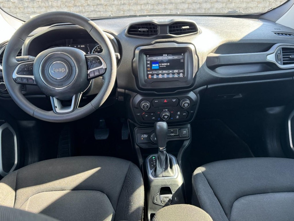 Jeep Renegade Vehicle Full-screen Gallery Image 11