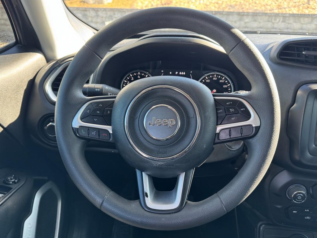 Jeep Renegade Vehicle Full-screen Gallery Image 12