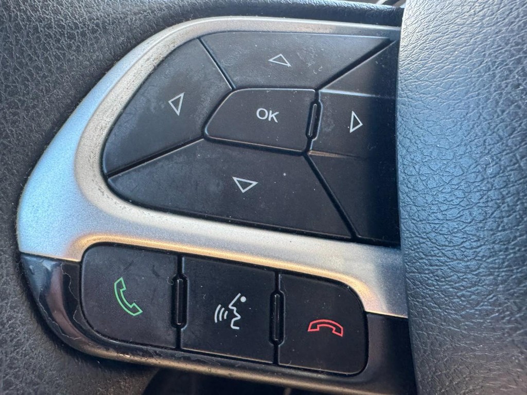 Jeep Renegade Vehicle Full-screen Gallery Image 16