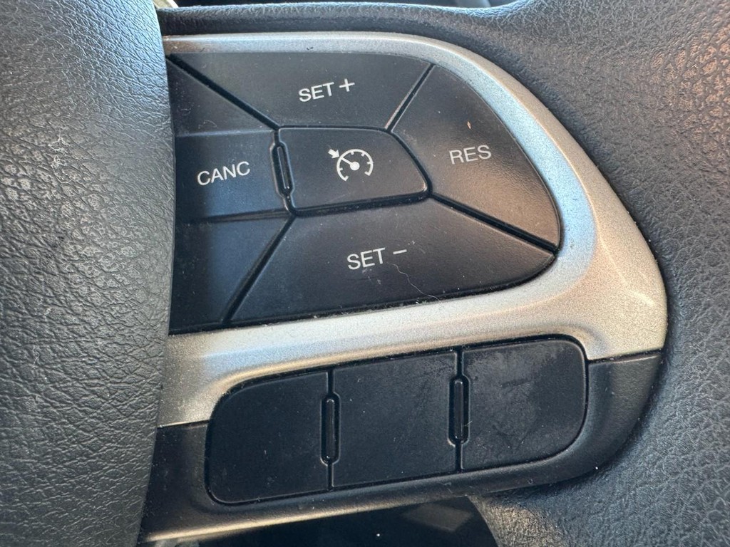 Jeep Renegade Vehicle Full-screen Gallery Image 17