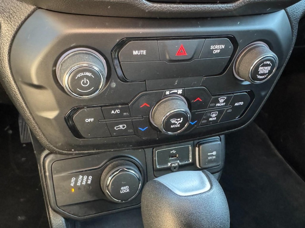 Jeep Renegade Vehicle Full-screen Gallery Image 18