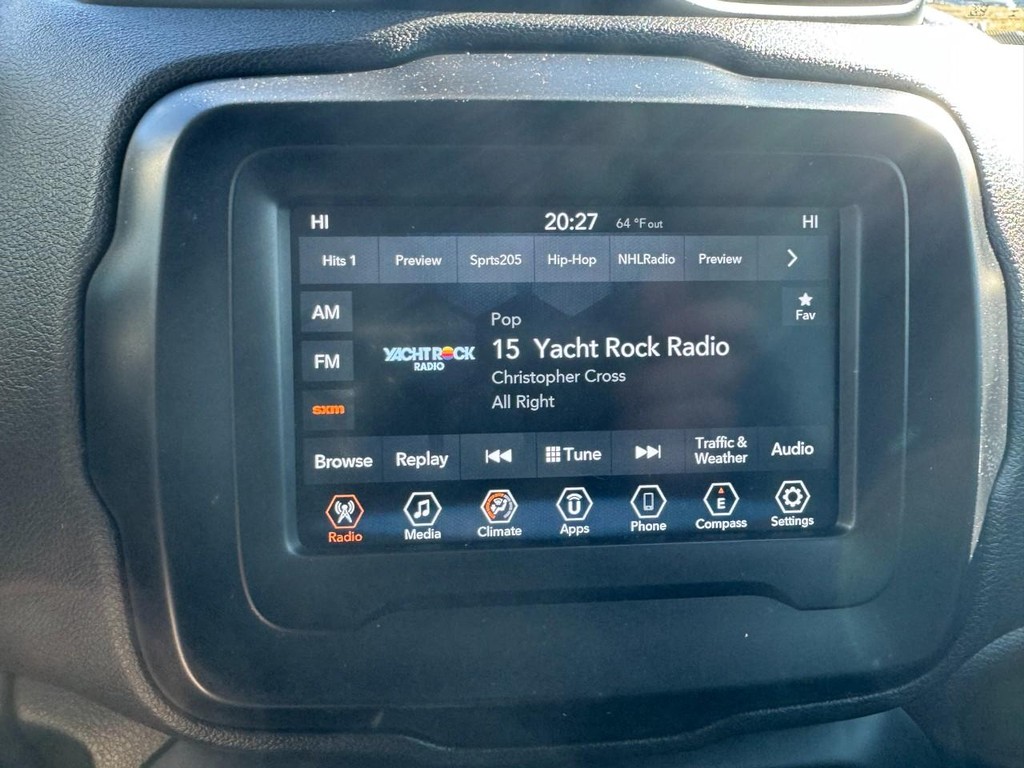 Jeep Renegade Vehicle Full-screen Gallery Image 19