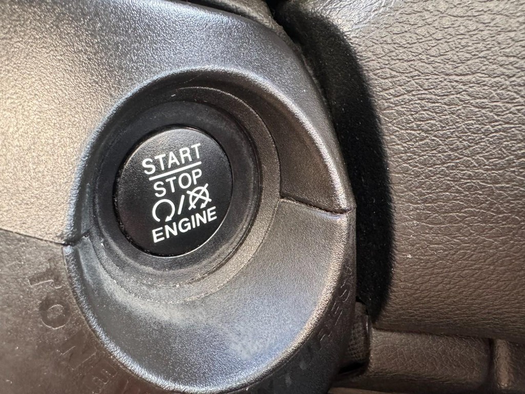 Jeep Renegade Vehicle Full-screen Gallery Image 21