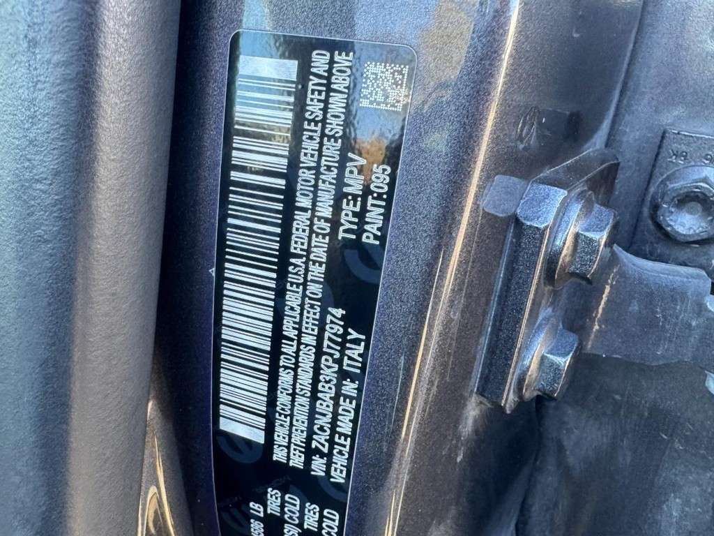 Jeep Renegade Vehicle Full-screen Gallery Image 23