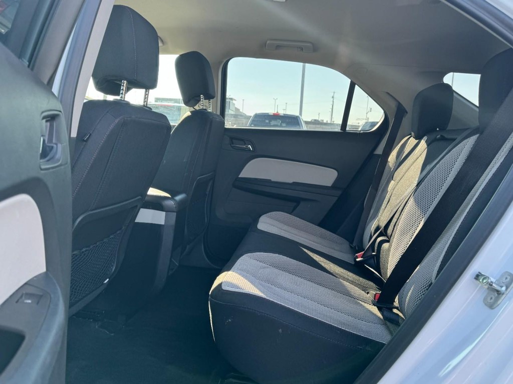 Chevrolet Equinox Vehicle Full-screen Gallery Image 10