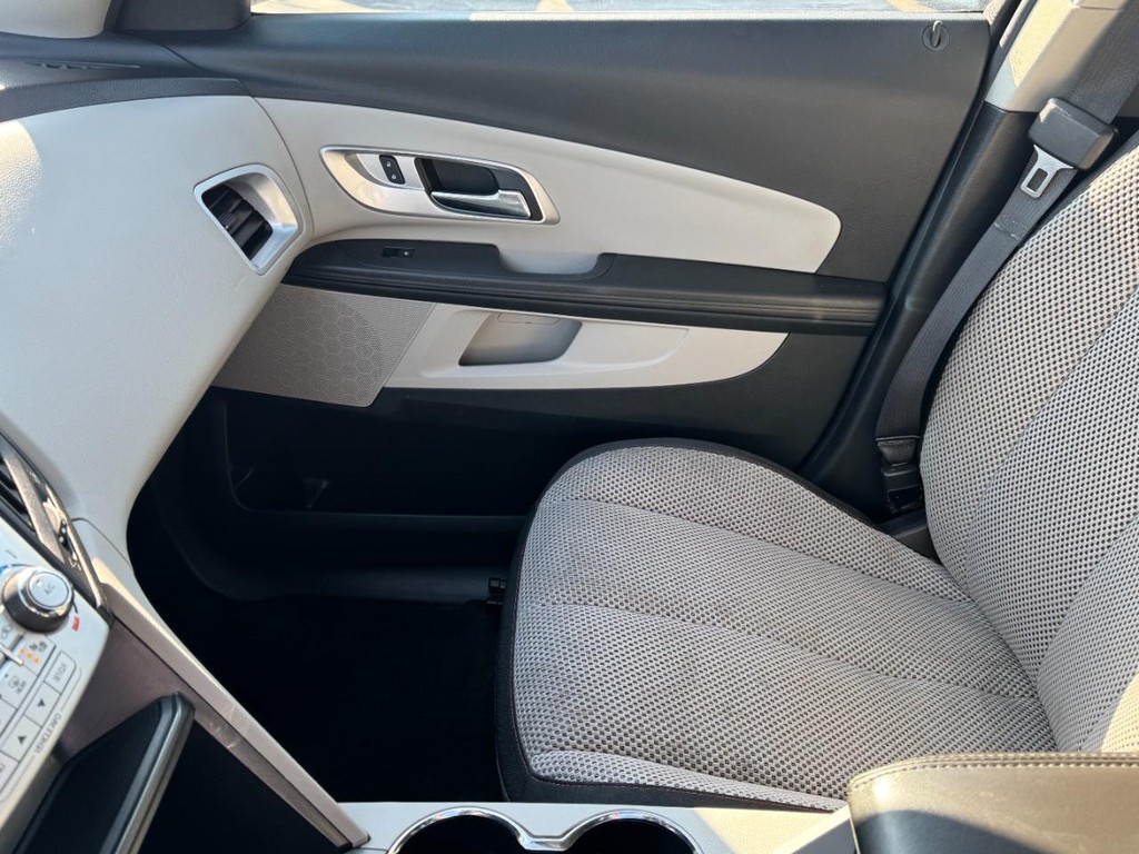 Chevrolet Equinox Vehicle Full-screen Gallery Image 13