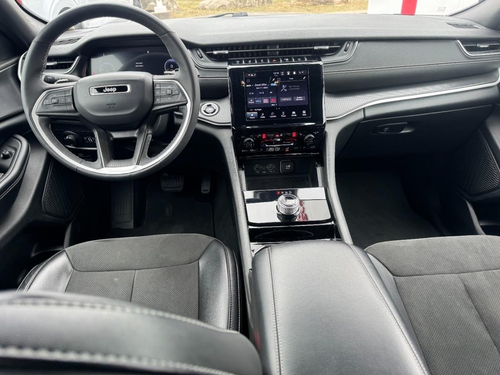 Jeep Grand Cherokee Vehicle Full-screen Gallery Image 11