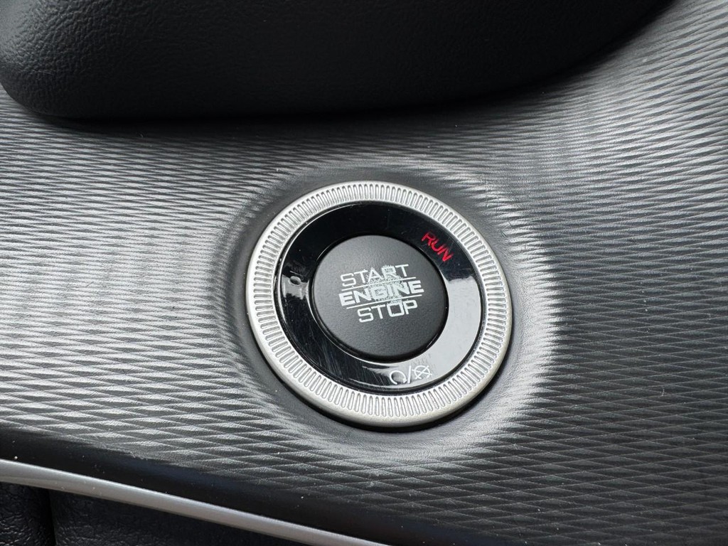 Jeep Grand Cherokee Vehicle Full-screen Gallery Image 20