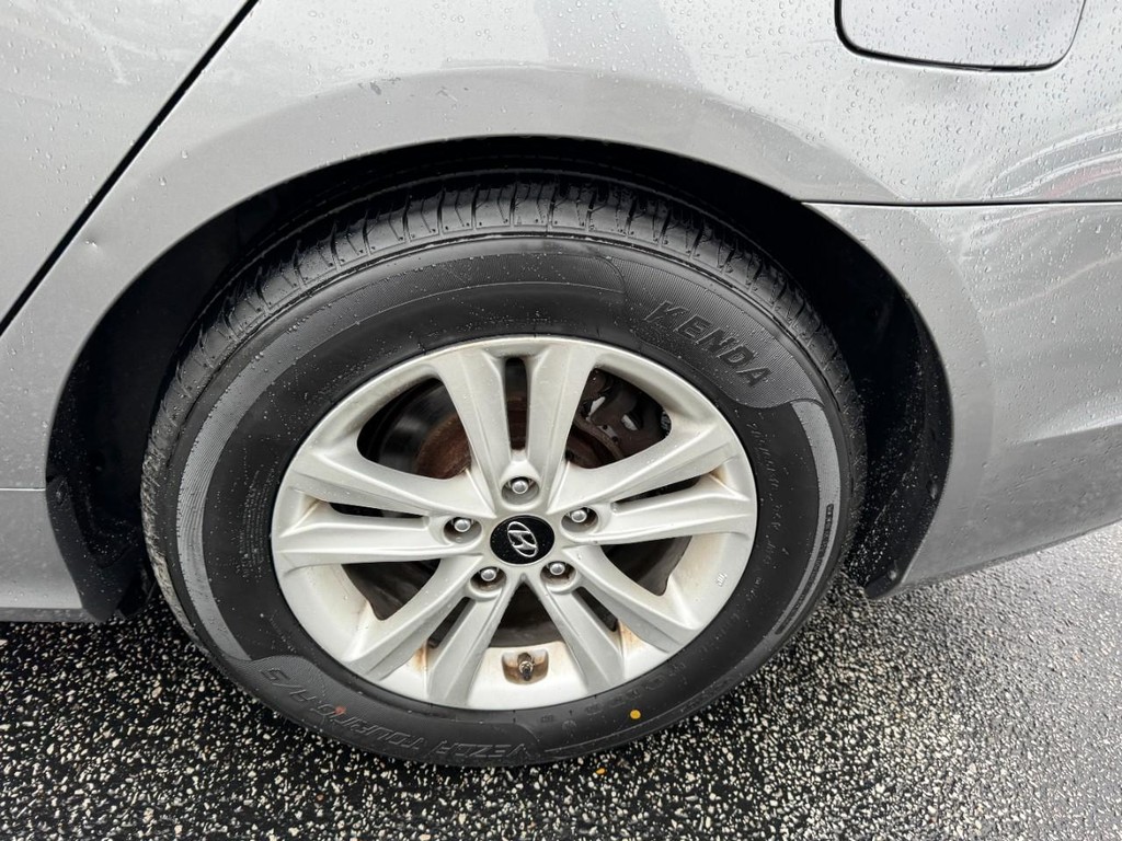 Hyundai Sonata Vehicle Full-screen Gallery Image 08