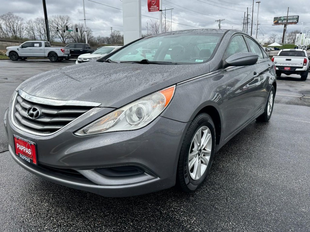 Hyundai Sonata Vehicle Full-screen Gallery Image 09