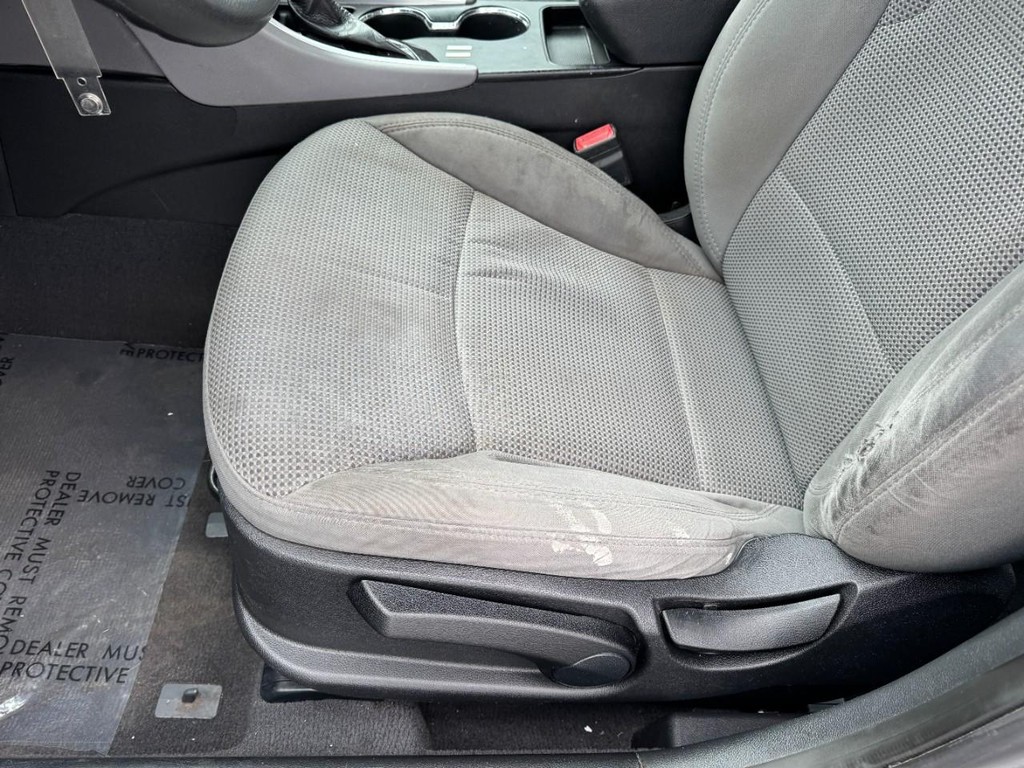 Hyundai Sonata Vehicle Full-screen Gallery Image 15