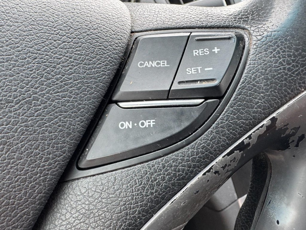 Hyundai Sonata Vehicle Full-screen Gallery Image 18