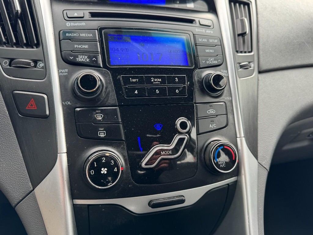 Hyundai Sonata Vehicle Full-screen Gallery Image 19