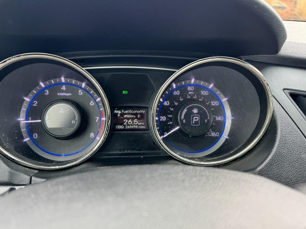 Hyundai Sonata Vehicle Full-screen Gallery Image 20