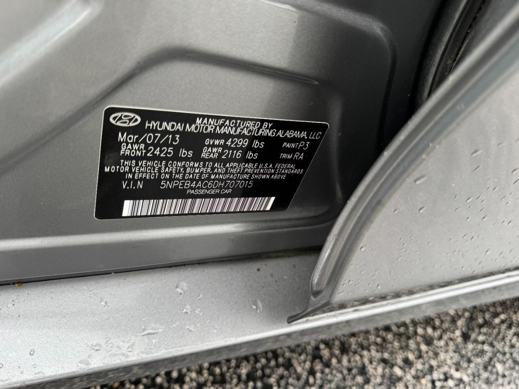 Hyundai Sonata Vehicle Full-screen Gallery Image 21