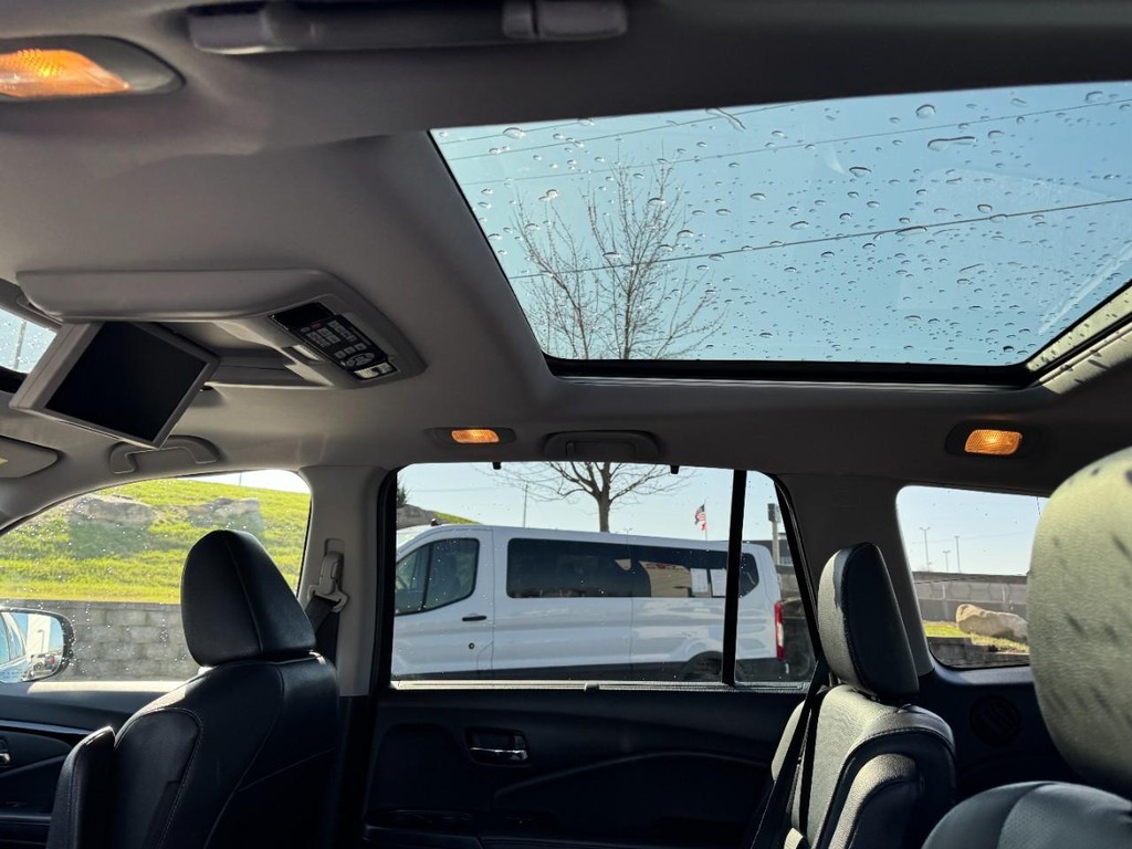 Honda Pilot Vehicle Full-screen Gallery Image 11