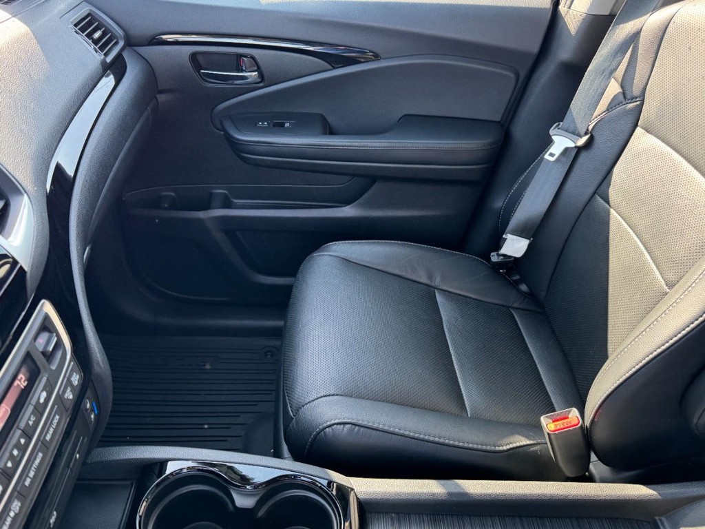 Honda Pilot Vehicle Full-screen Gallery Image 16