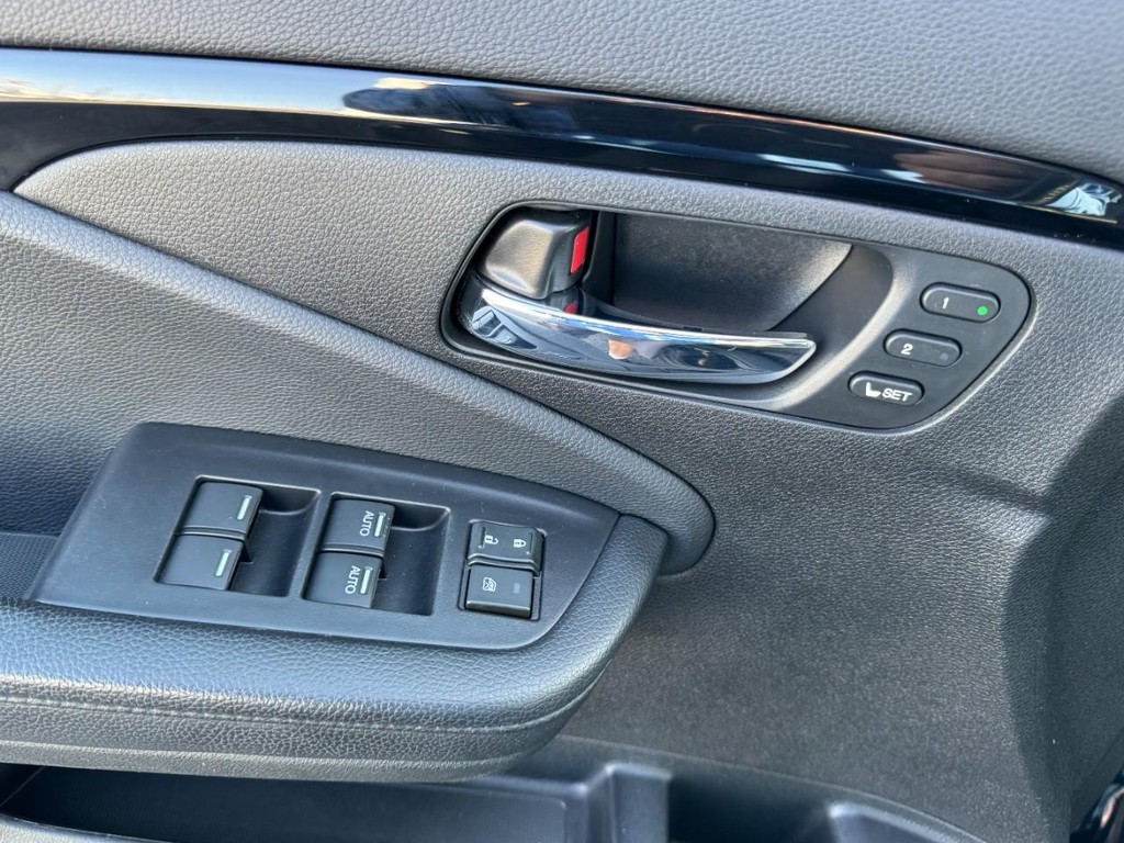 Honda Pilot Vehicle Full-screen Gallery Image 18