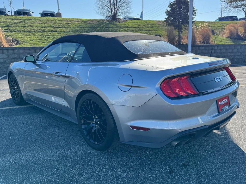 Ford Mustang Vehicle Full-screen Gallery Image 05