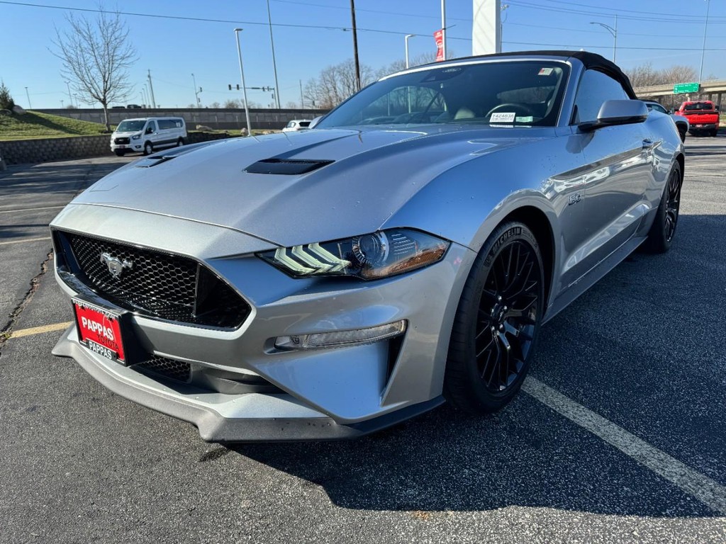 Ford Mustang Vehicle Full-screen Gallery Image 08