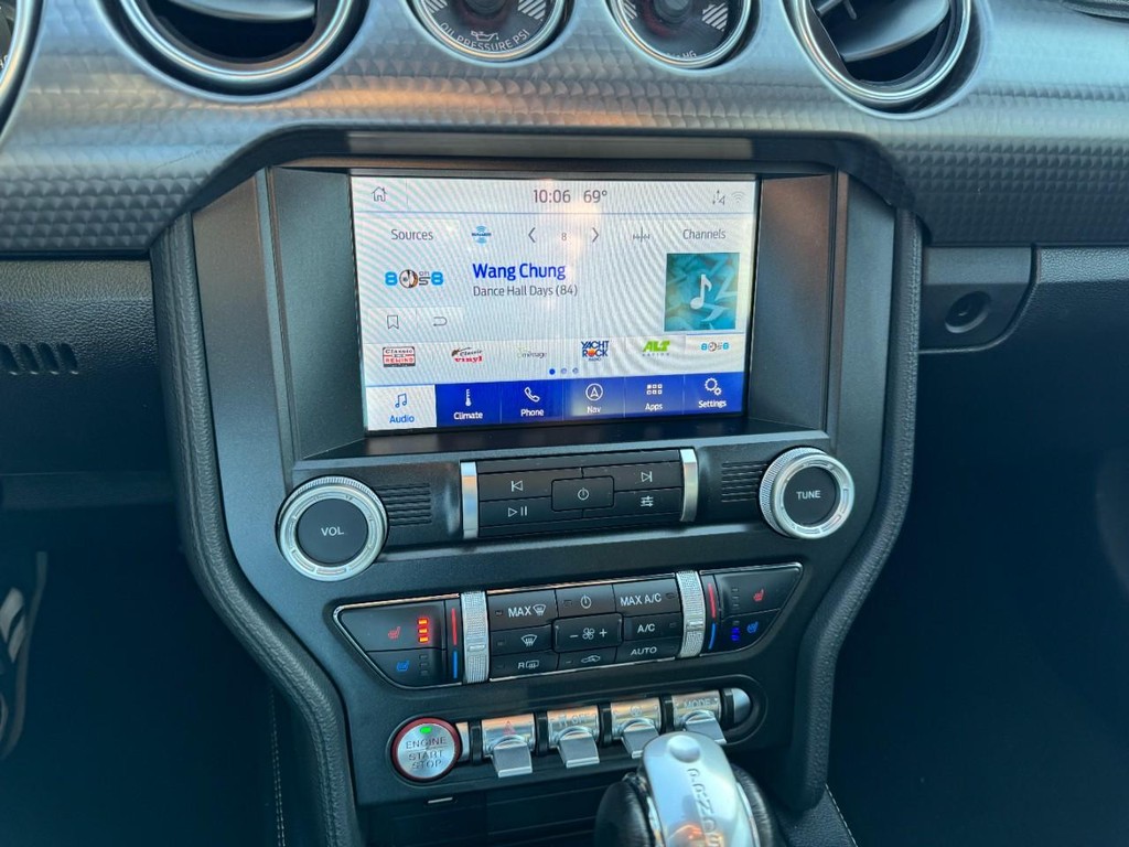 Ford Mustang Vehicle Full-screen Gallery Image 16