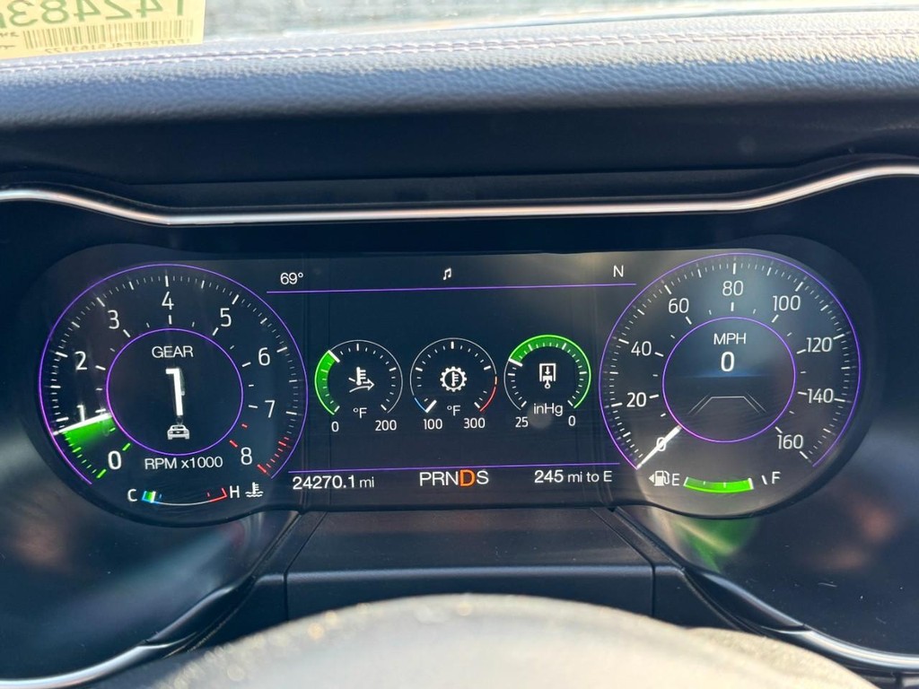 Ford Mustang Vehicle Full-screen Gallery Image 20