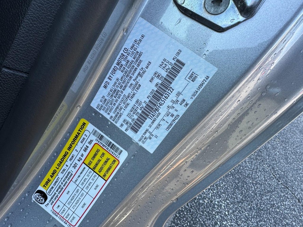 Ford Mustang Vehicle Full-screen Gallery Image 21