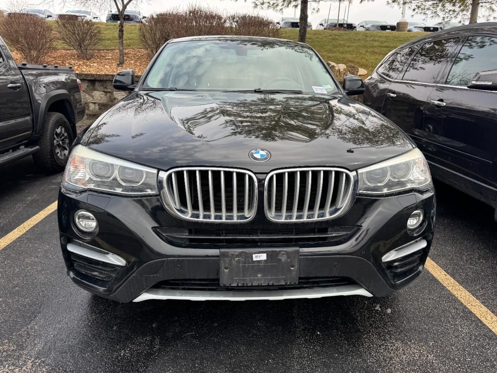 BMW X4 Vehicle Full-screen Gallery Image 02