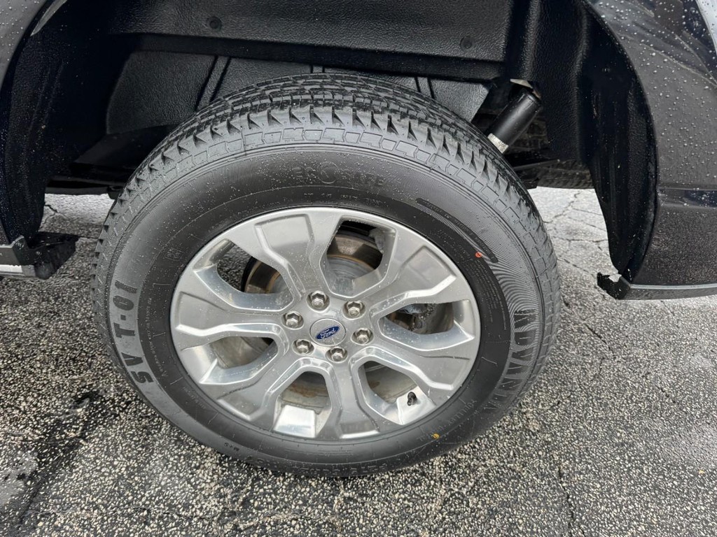 Ford F-150 Vehicle Full-screen Gallery Image 07