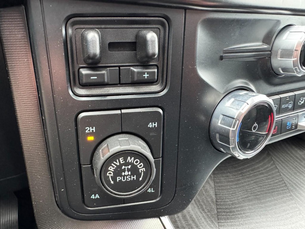 Ford F-150 Vehicle Full-screen Gallery Image 21