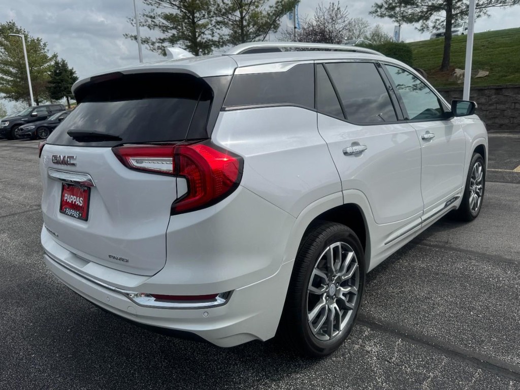 GMC Terrain Vehicle Full-screen Gallery Image 03