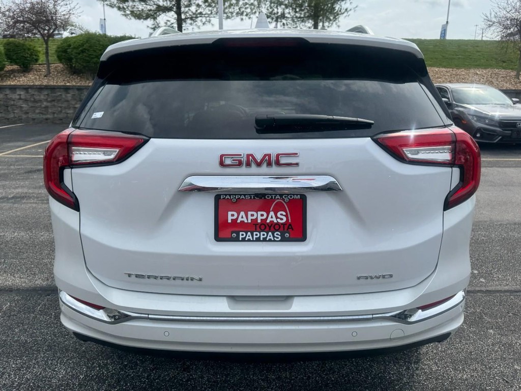 GMC Terrain Vehicle Full-screen Gallery Image 04