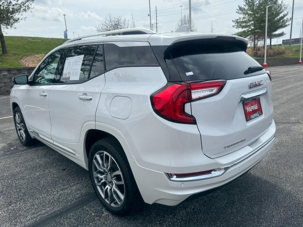 GMC Terrain Vehicle Full-screen Gallery Image 05