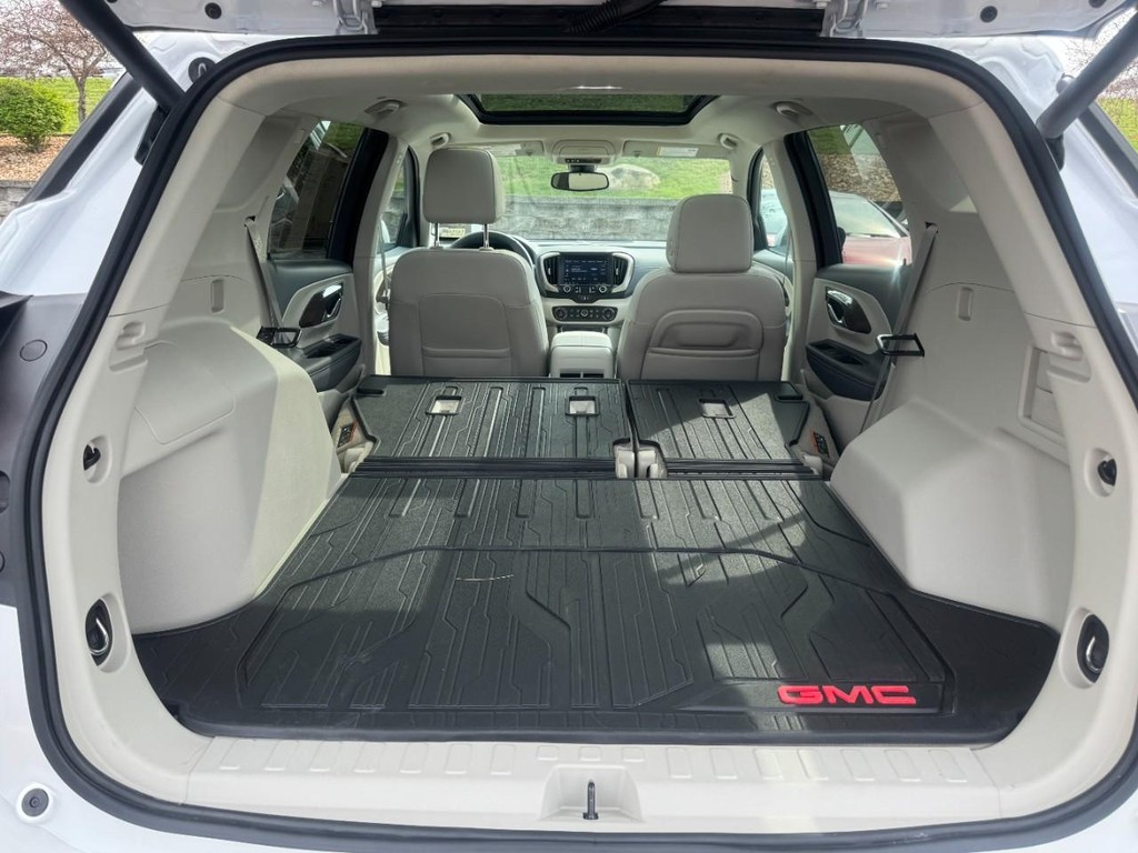 GMC Terrain Vehicle Full-screen Gallery Image 06