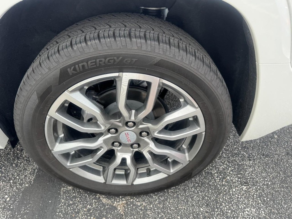 GMC Terrain Vehicle Full-screen Gallery Image 07