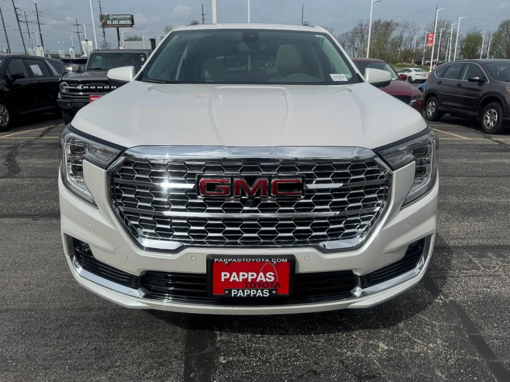 GMC Terrain Vehicle Full-screen Gallery Image 09