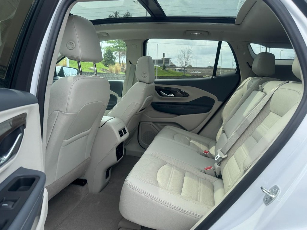 GMC Terrain Vehicle Full-screen Gallery Image 10