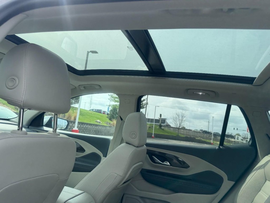 GMC Terrain Vehicle Full-screen Gallery Image 11