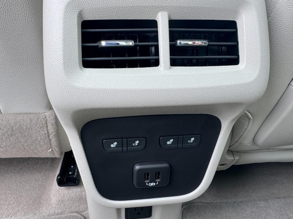 GMC Terrain Vehicle Full-screen Gallery Image 12