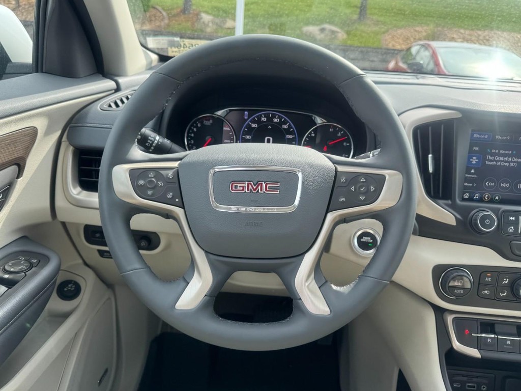 GMC Terrain Vehicle Full-screen Gallery Image 14