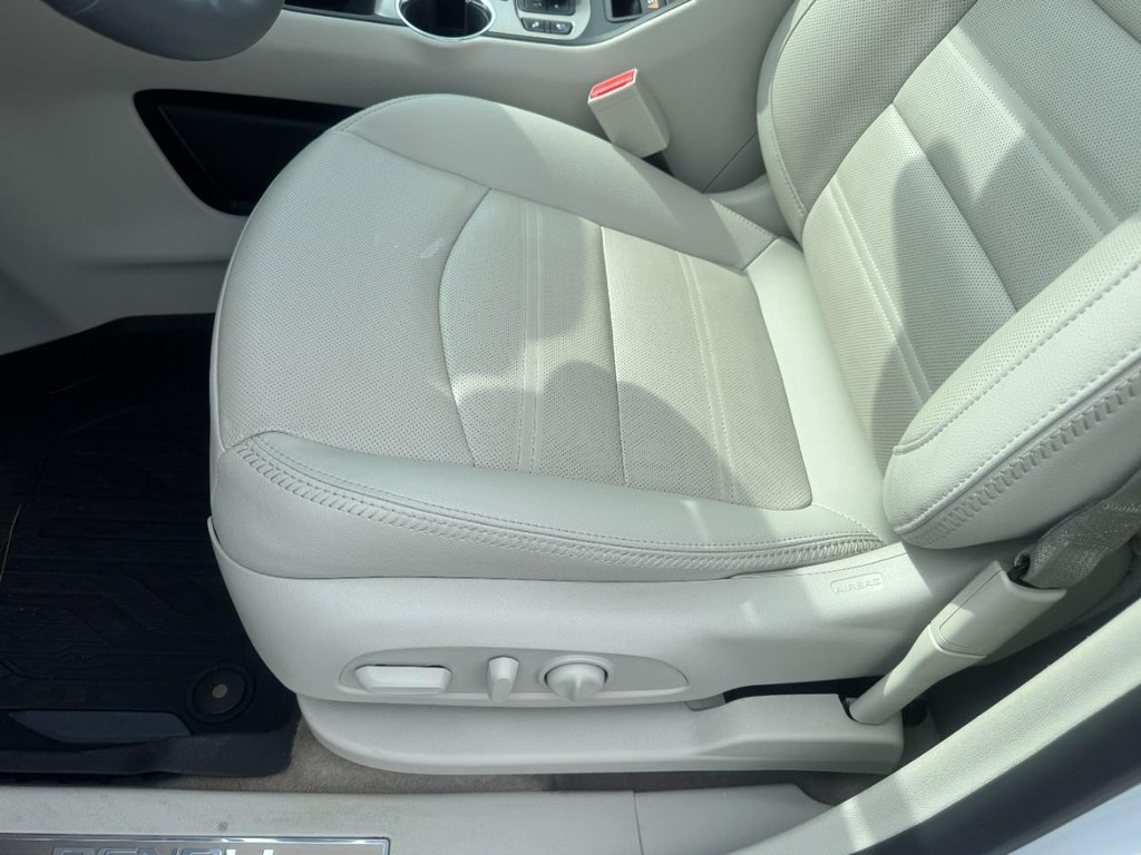 GMC Terrain Vehicle Full-screen Gallery Image 16