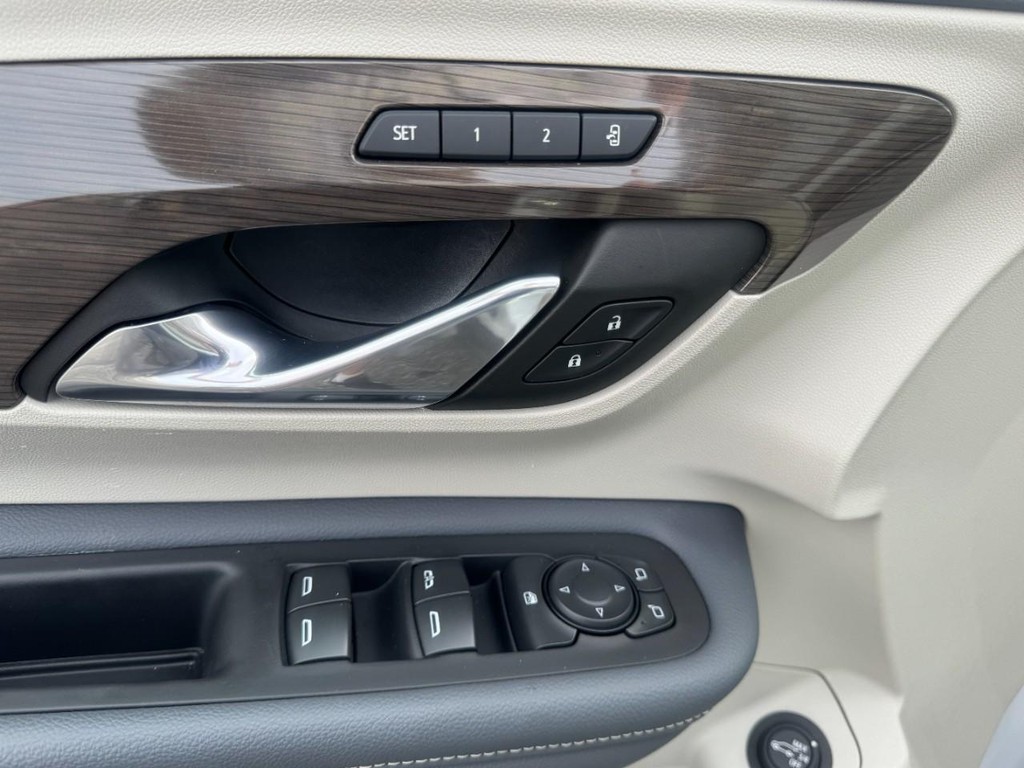 GMC Terrain Vehicle Full-screen Gallery Image 17