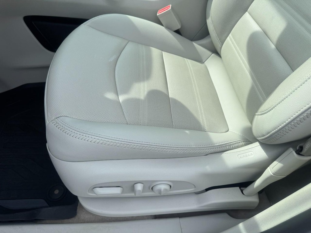 GMC Terrain Vehicle Full-screen Gallery Image 19