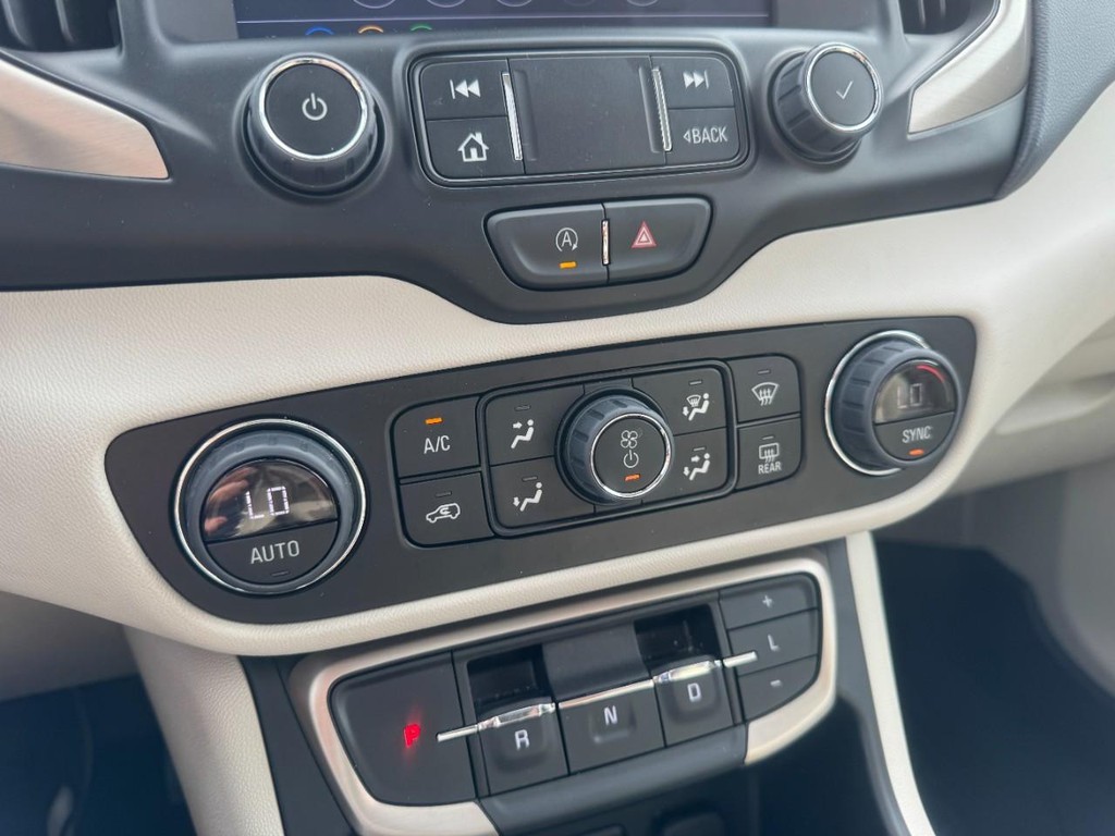 GMC Terrain Vehicle Full-screen Gallery Image 22