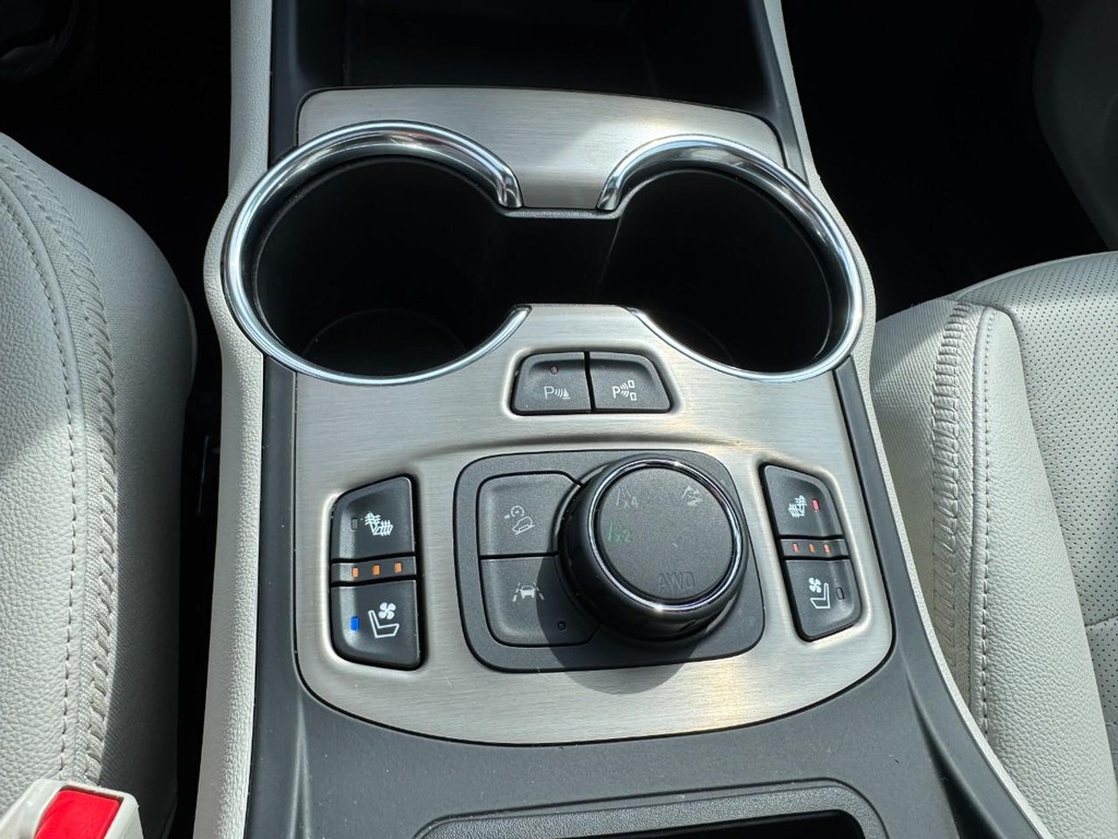 GMC Terrain Vehicle Full-screen Gallery Image 23